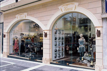 Ανακαίνιση καταστήματος και διαμόρφωση χώρων με σκαλιστά γύψινα 